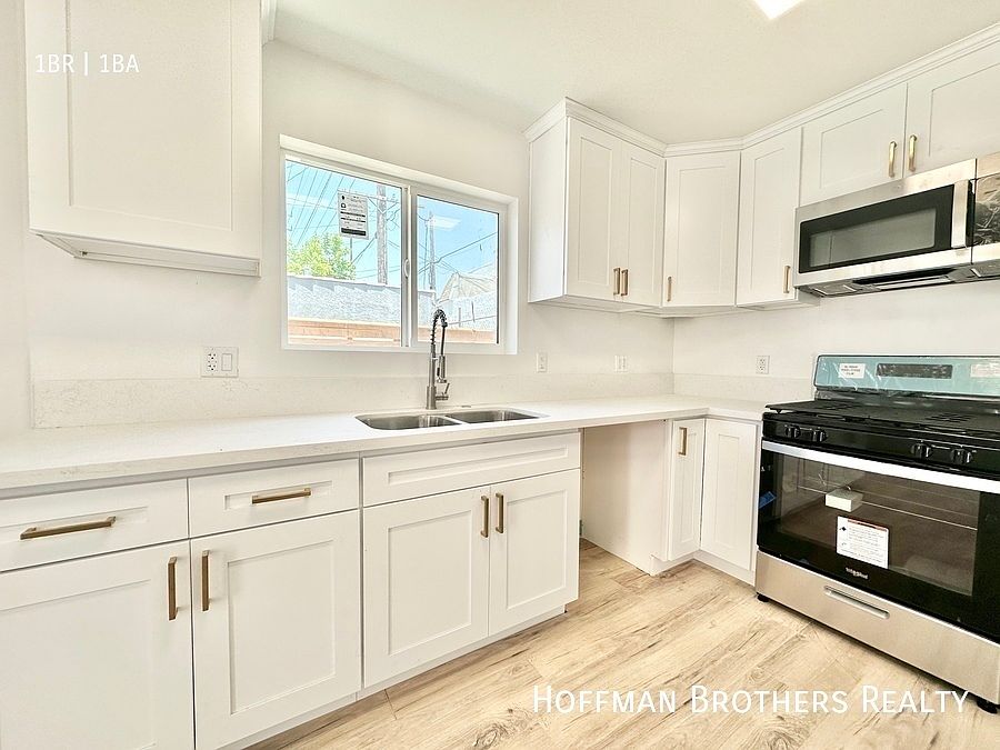 1st image of 5720 S Manhattan Pl