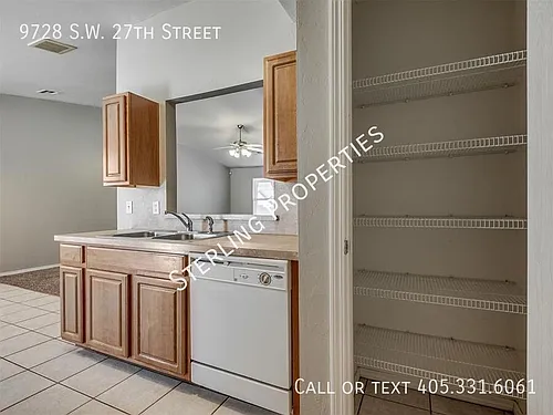 9728 SW 27th St Photo 1