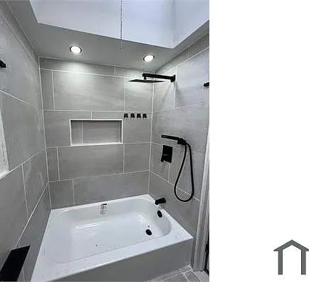 327 W 21st St
