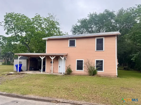 503 Dunn St, Yoakum, TX 77995