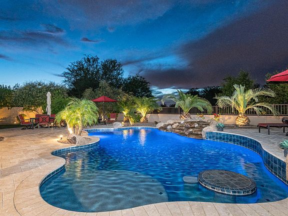 3rd image of 3098 E Bellflower Dr