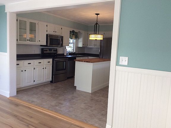 Large Kitchen with Bar