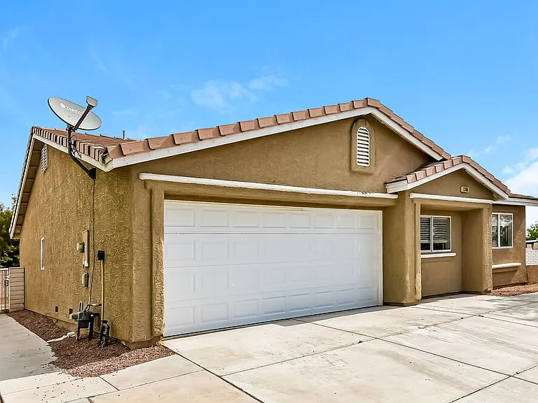 2306 Hollow Oak Ave — Photo 3