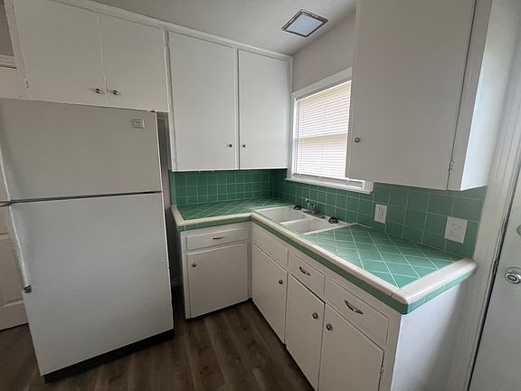 3rd image of 422 Gilbert St