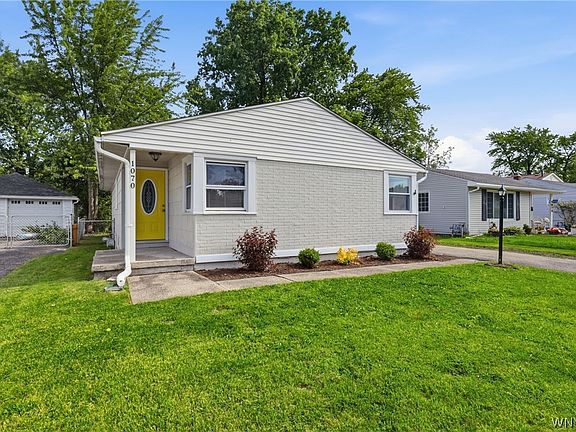 3rd image of 1070 Highland Ave