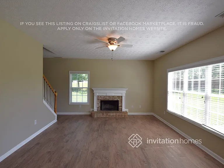 1013 Crown Landing Pkwy — Photo 2