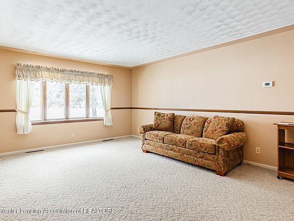 3rd image of 8259 N Meridian Rd