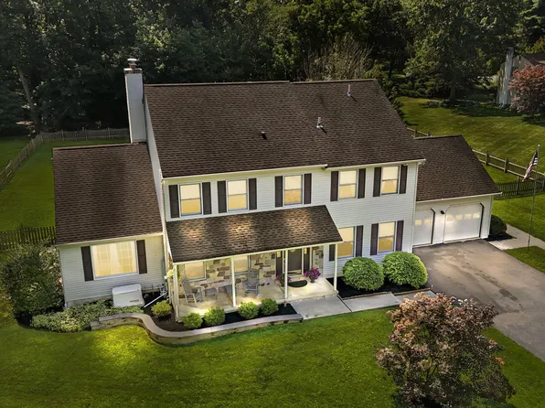 275 W Sandy Ridge Rd, Doylestown, PA 18901