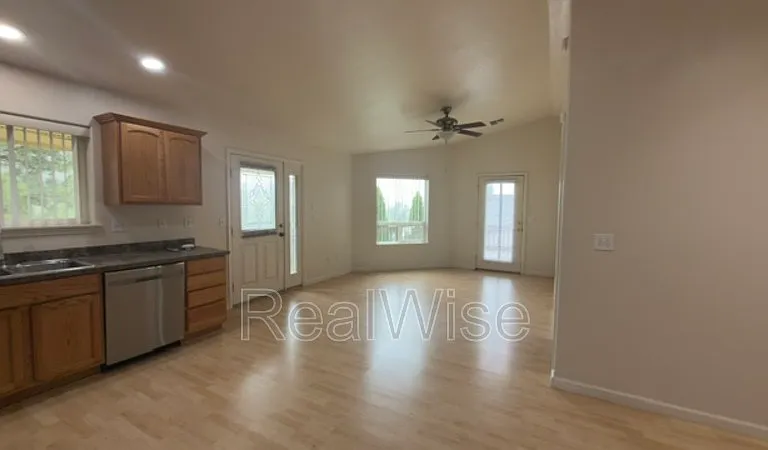 1384 NE Ridge Ave — Photo 8