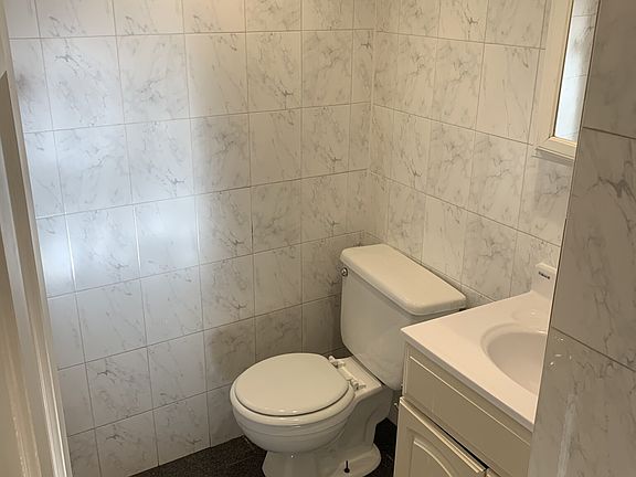 4th image of 96 Strathmore Rd #1B
