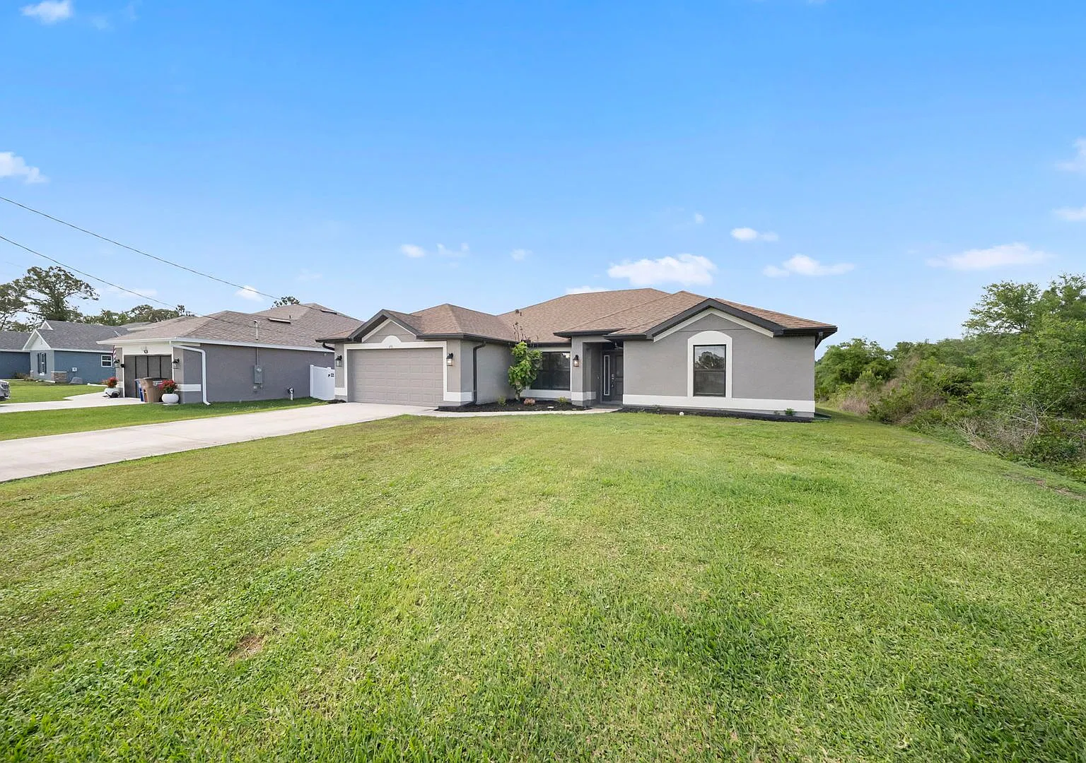 Stunning 4-bedroom, 3-bathroom gem, built in 2023 in Lehigh Acres — Photo 2