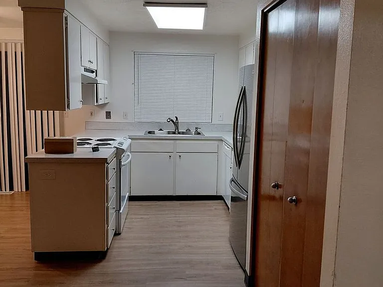 1399 Parkway Dr NW — Photo 2