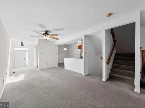 8 O'Rourke Ct, Newark, DE 19702