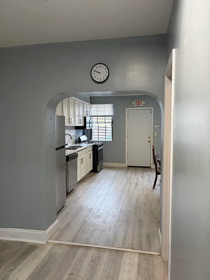 3 bed, 1080 sqft, $2,150 — Photo 4