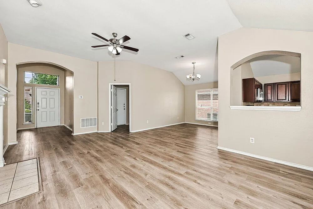 3 bed, 2.0 bath, 1745 sqft, $2,440 — Photo 3