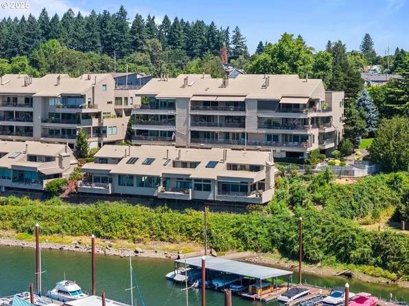 318 SE Spokane St #3, Portland, OR 97202