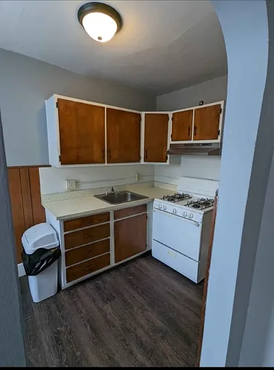 760 E 11th St #2W — Photo 6