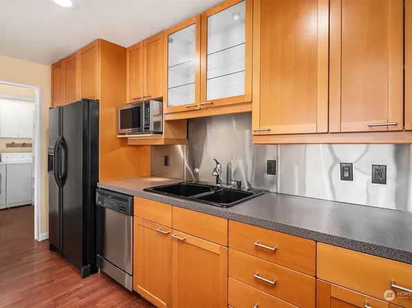 2104 Alki Avenue SW #403, Seattle, WA 98116