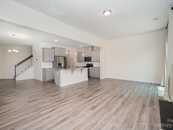 5th image of 9227 Glenburn Ln