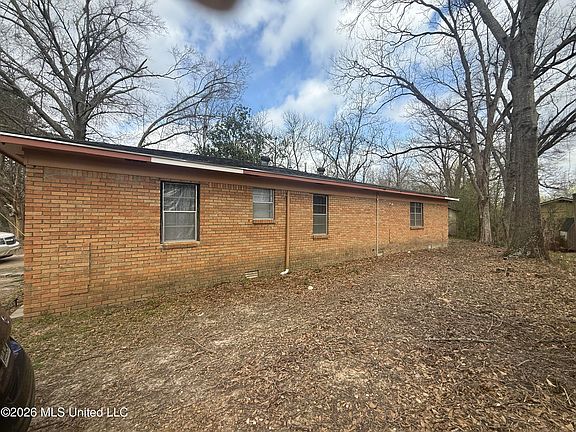 4th image of 203 Branch St