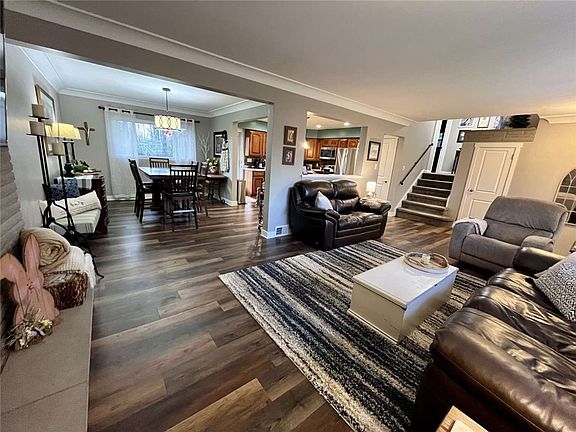 5th image of 124 Elm Dr