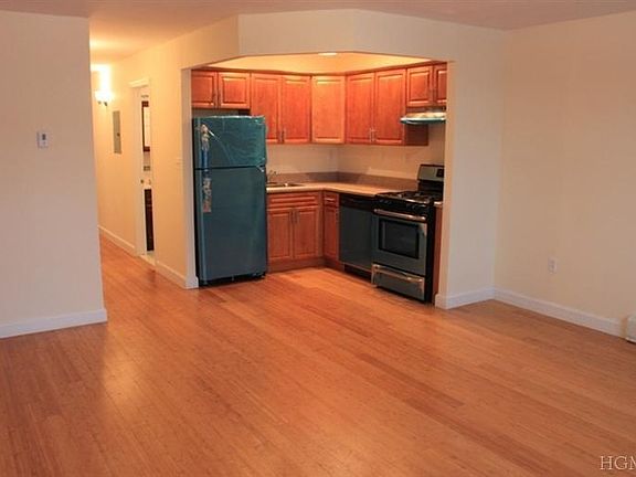 2nd image of 2865 Ely Ave #2