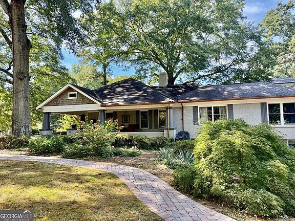 2nd image of 2262 Ridgedale Rd NE