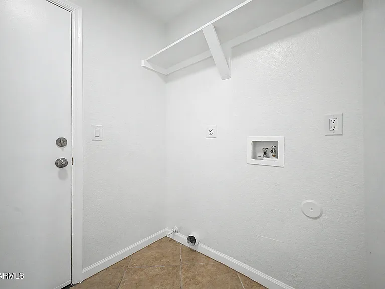 7637 W North Ln — Photo 28