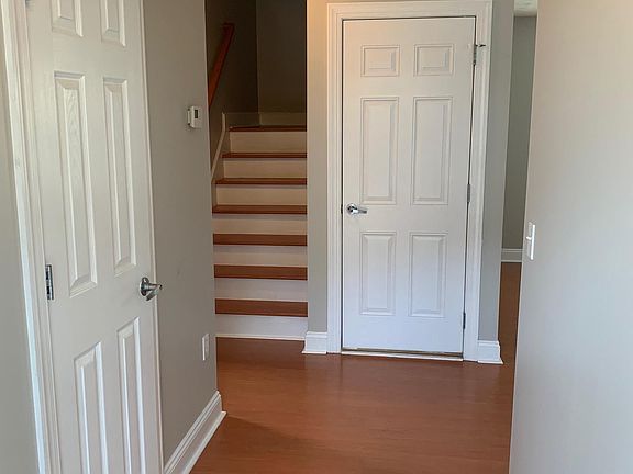 3rd image of 250 Robin Hood Dr