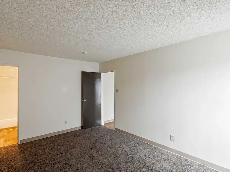 Pine Creek Apartments — Photo 8