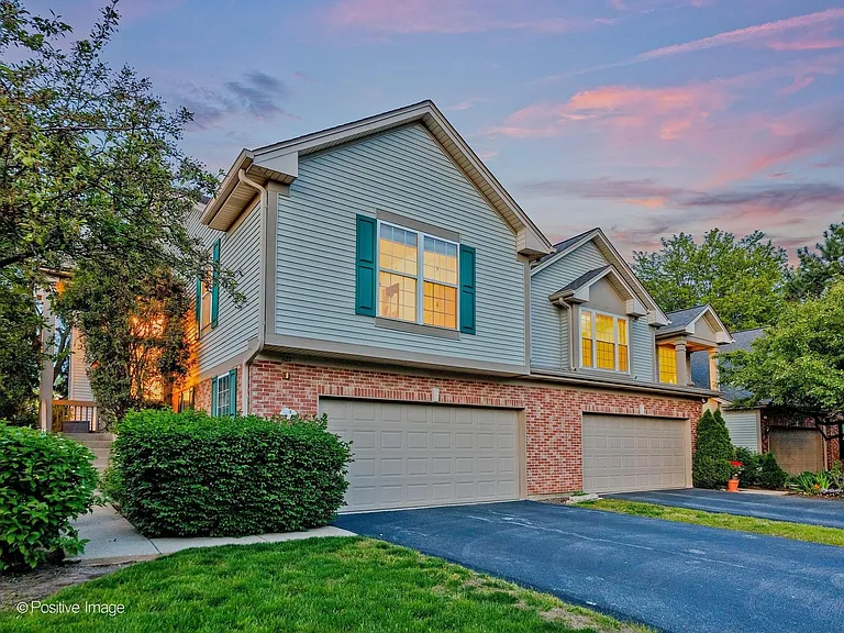 121 Commons Ct — Photo 2