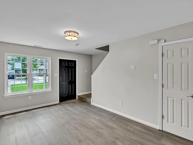 1108 Carver Ave — Photo 8