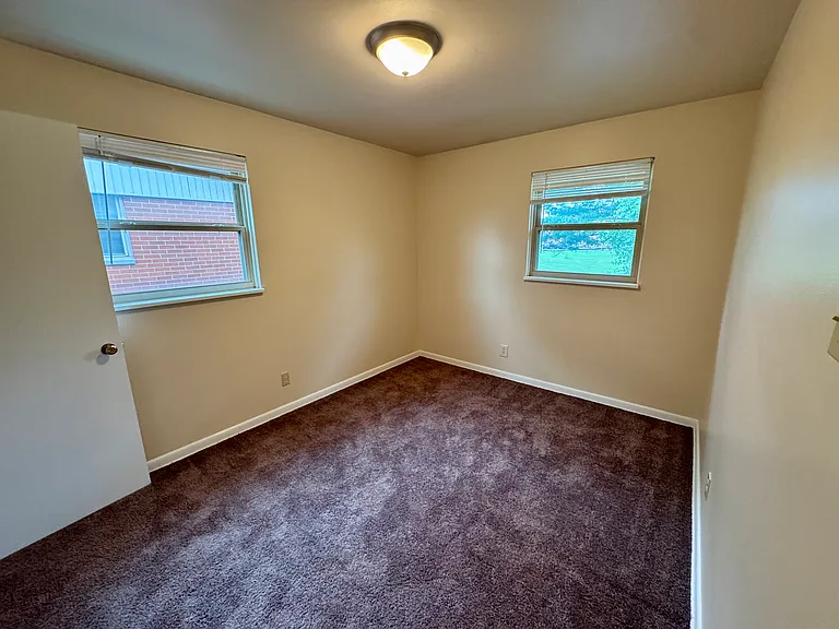 477 E Stafford Ave #D — Photo 6