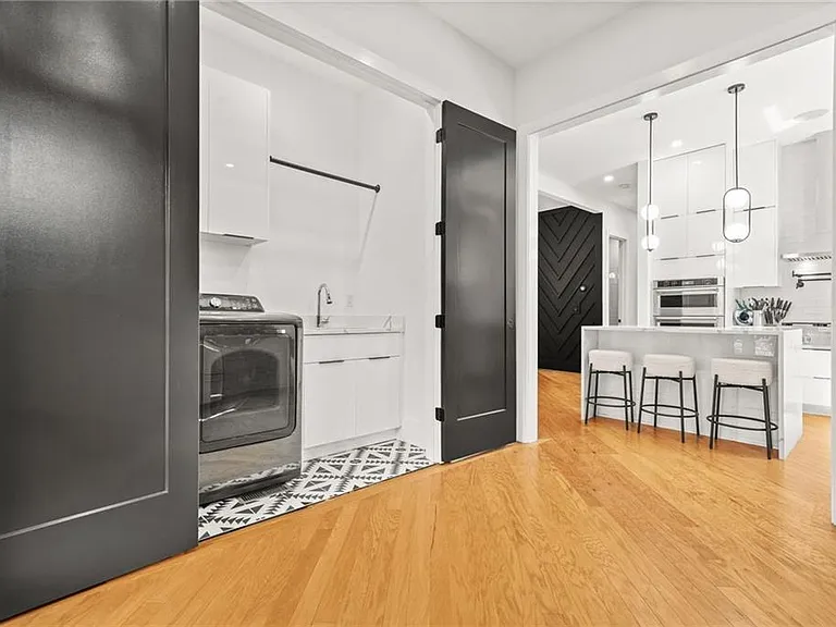 2186 Park Ter — Photo 15
