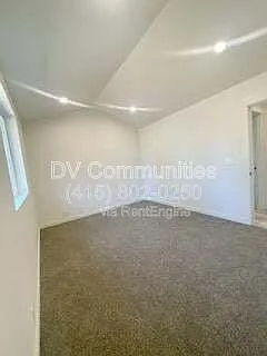 1246 Hughes St — Photo 12
