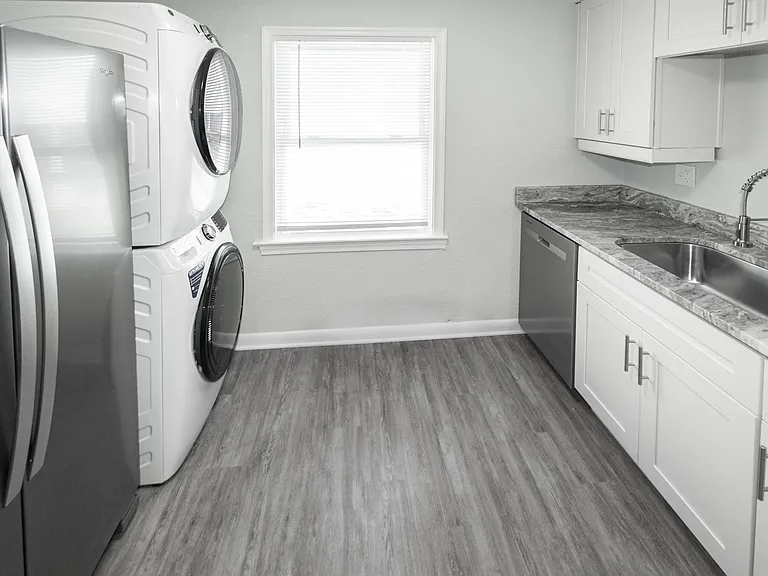 1208 W. Ocean View Apts — Photo 15