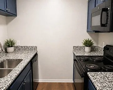 2x1 785 Sq Ft Tour