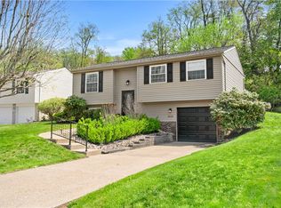 1033 Barnsley Dr, South Park, PA 15129