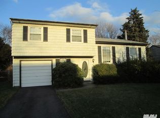 213 Spiral Rd, Holtsville, NY 11742