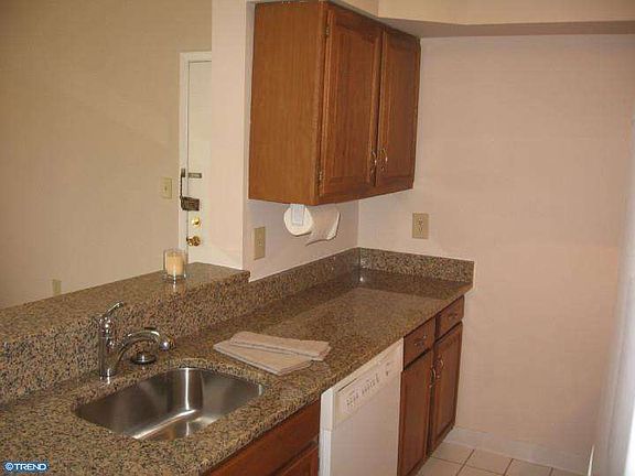 3rd image of 814 Aspen Dr