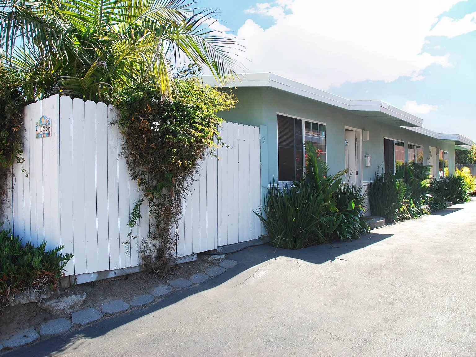 1025 El Embarcadero - Unit A