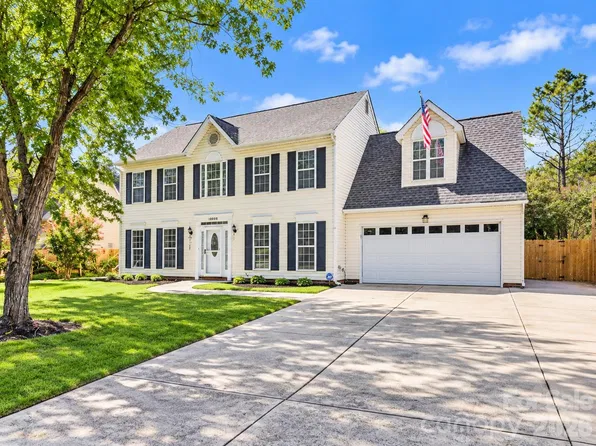 10008 Wild Dogwood Ct, Charlotte, NC 28273