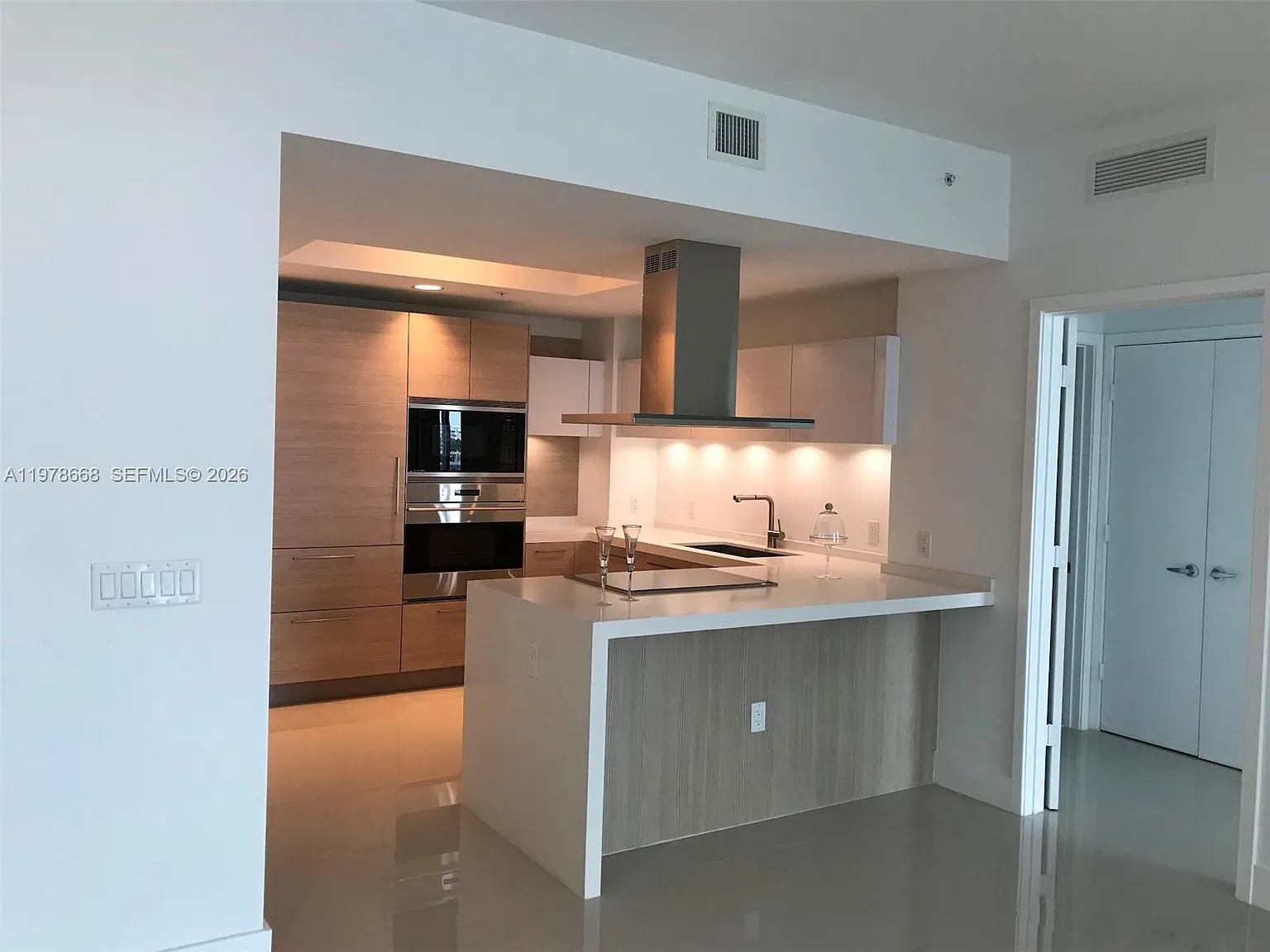 Marina Palms Residences S — Photo 1