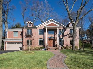 5 Sussex Rd, Great Neck, NY 11020