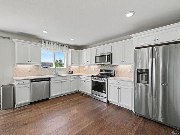 4th image of 871 N Waterloo Circle