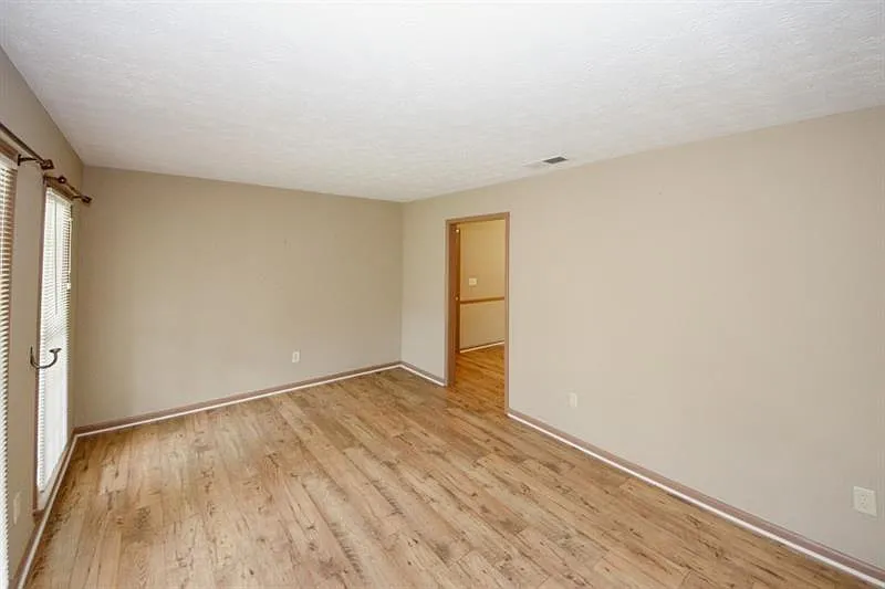 3 bed, 2.0 bath, 2049 sqft, $2,100 — Photo 3