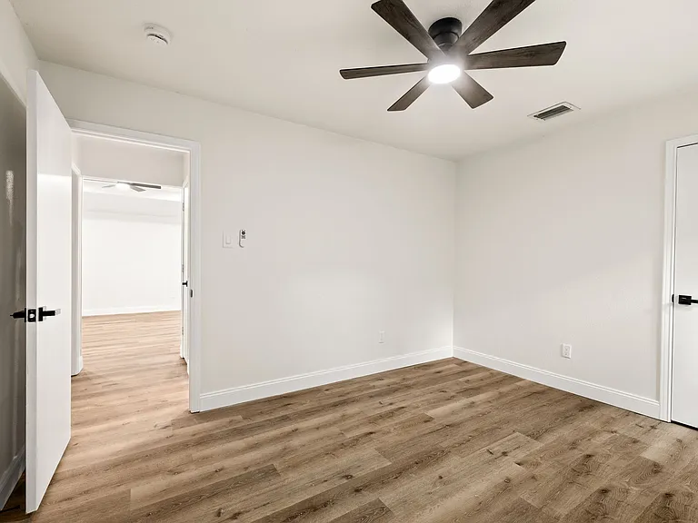 2043 Beverly Hills Ln — Photo 6