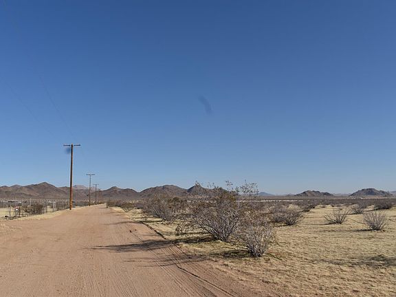 3rd image of 18261 Monolith St