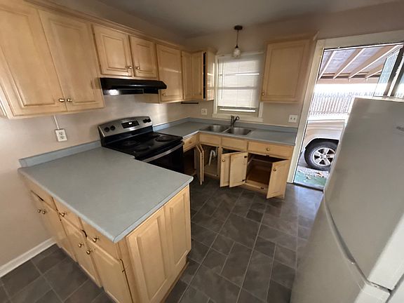 5th image of 3104 N Webster Ave