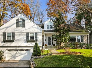 54 Paddington Rd, Scarsdale, NY 10583